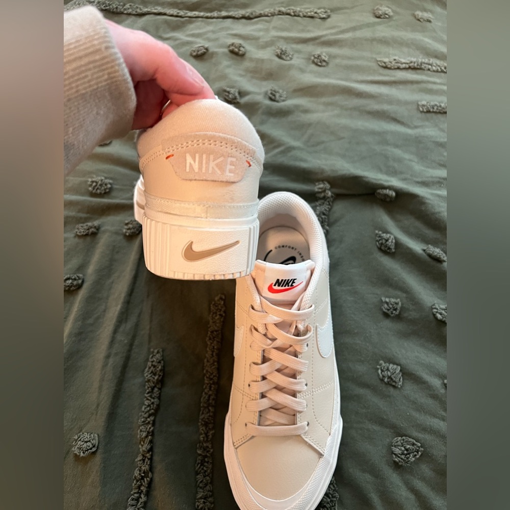 Low Platform Nike Blazers Size 7.5 Beige - Picture 4 of 4